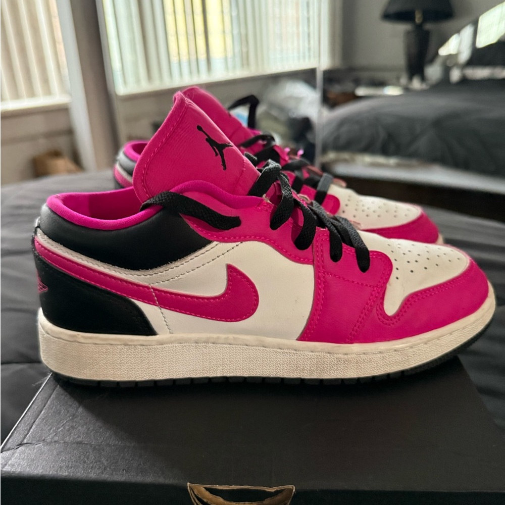 Nike Pink and Black Sneakers Retro Style